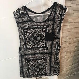 Loose sleeveless tank
